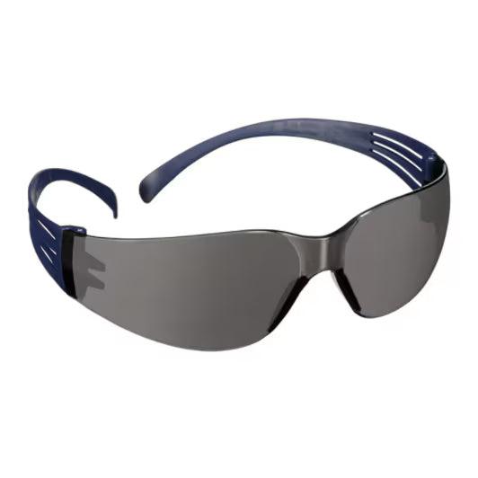 3M™ SecureFit™ 100 Schutzbrille, blaue Fassung, kratz-/beschlagfrei, graue Gläser, SF102AF-BLU-EU, 20/Karton