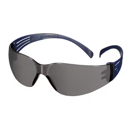 3M™ SecureFit™ 100 Schutzbrille, blaue Fassung, kratz-/beschlagfrei, graue Gläser, SF102AF-BLU-EU, 20/Karton