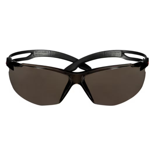 3M™ SecureFit™ 500 Schutzbrille, schwarzer Rahmen, Scotchgard™ Antibeschlag- und Kratzschutzbeschichtung (K&N), graue Gläser, SF502SGAF-BLK-EU, 20/Karton