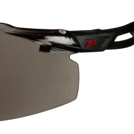 3M™ SecureFit™ 500 Schutzbrille, schwarzer Rahmen, Scotchgard™ Antibeschlag- und Kratzschutzbeschichtung (K&N), graue Gläser, SF502SGAF-BLK-EU, 20/Karton