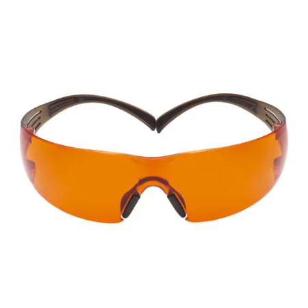 3M™ SecureFit™ 400 Schutzbrille, schwarz/brauner Rahmen, Scotchgard™ Antibeschlag- und Kratzschutzbeschichtung (K&N), orangefarbene Scheiben, SF406SGAF-BLA-EU