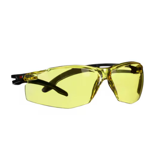 3M™ SecureFit™ 500 Schutzbrille, schwarzer Rahmen, Scotchgard™ Antibeschlag- und Kratzschutzbeschichtung (K&N), bernsteinfarbene Scheiben, SF503SGAF-BLK-EU, 20/Karton