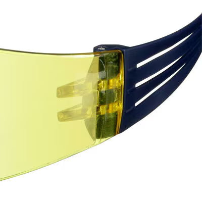 3M™ SecureFit™ 100 Schutzbrille, blaue Fassung, kratz-/beschlagfrei, bernsteinfarbene Gläser, SF103AF-BLU-EU, 20/Karton