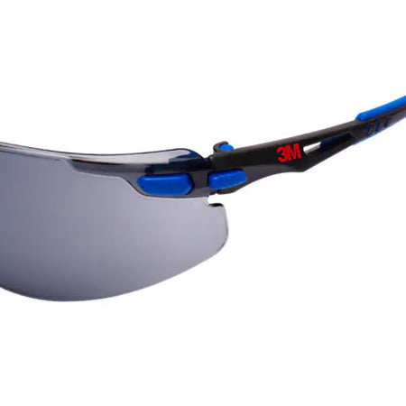 3M™ Solus™ 1000 Schutzbrille, blau-schwarzer Rahmen, Scotchgard™ Antibeschlag- und Kratzschutzbeschichtung (K&N), graue Scheiben, S1102SGAF-EU, 20 Stück/Karton