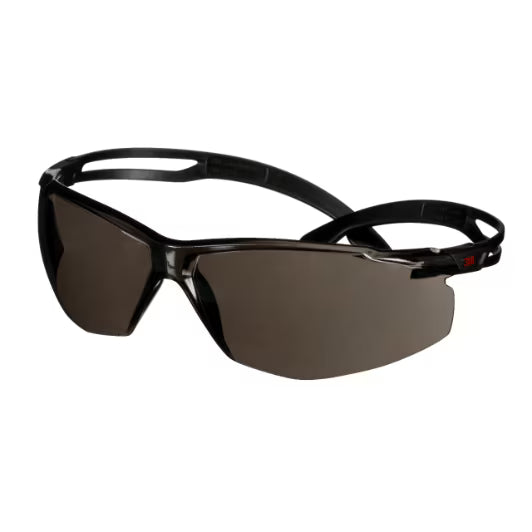 3M™ SecureFit™ 500 Schutzbrille, schwarzer Rahmen, Scotchgard™ Antibeschlag- und Kratzschutzbeschichtung (K&N), graue Gläser, SF502SGAF-BLK-EU, 20/Karton