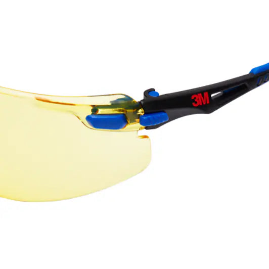 3M™ Solus™ 1000 Schutzbrille, blau/schwarzer Rahmen, Scotchgard™ Anti-Beschlag- und Kratzschutzbeschichtung (K&N), bernsteinfarbene Gläser, S1103SGAF-EU, 20/Karton