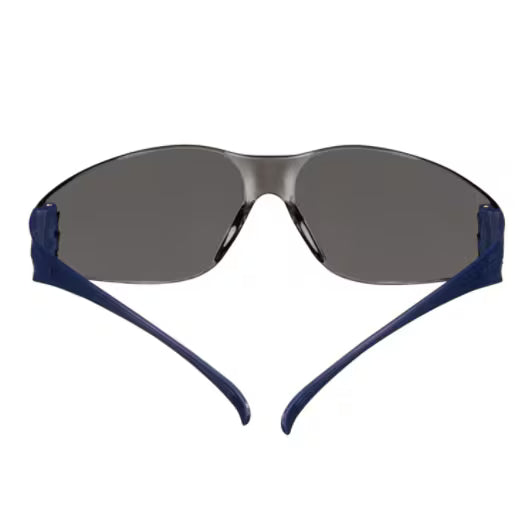 3M™ SecureFit™ 100 Schutzbrille, blaue Fassung, kratz-/beschlagfrei, graue Gläser, SF102AF-BLU-EU, 20/Karton
