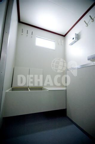 Dehaco D400 3-Stufen-Dekontaminationswagen Standard-Tandemachs-Fahrgestell in RAL-Farbe nach Wahl