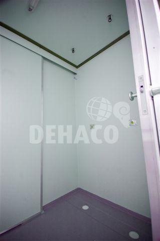 Dehaco D400 3-Stufen-Dekontaminationswagen Standard-Tandemachs-Fahrgestell in RAL-Farbe nach Wahl