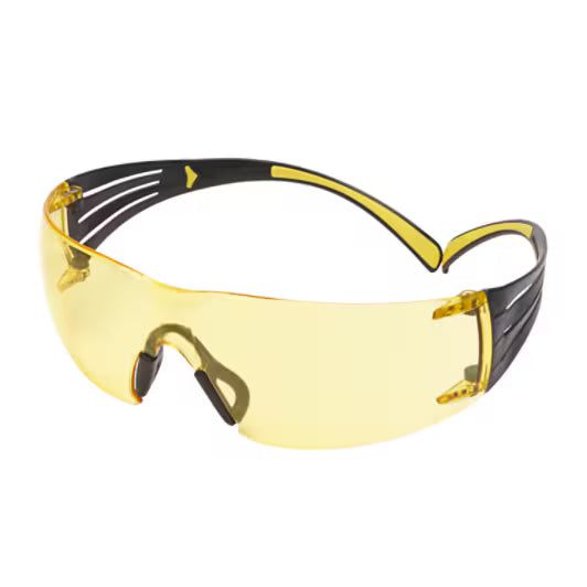 3M™ SecureFit™ 400 Schutzbrille, gelb/schwarzer Rahmen, Scotchgard™ Anti-Beschlag- und Kratzschutzbeschichtung (K&N), bernsteinfarbene Gläser, SF403SGAF-YEL-EU